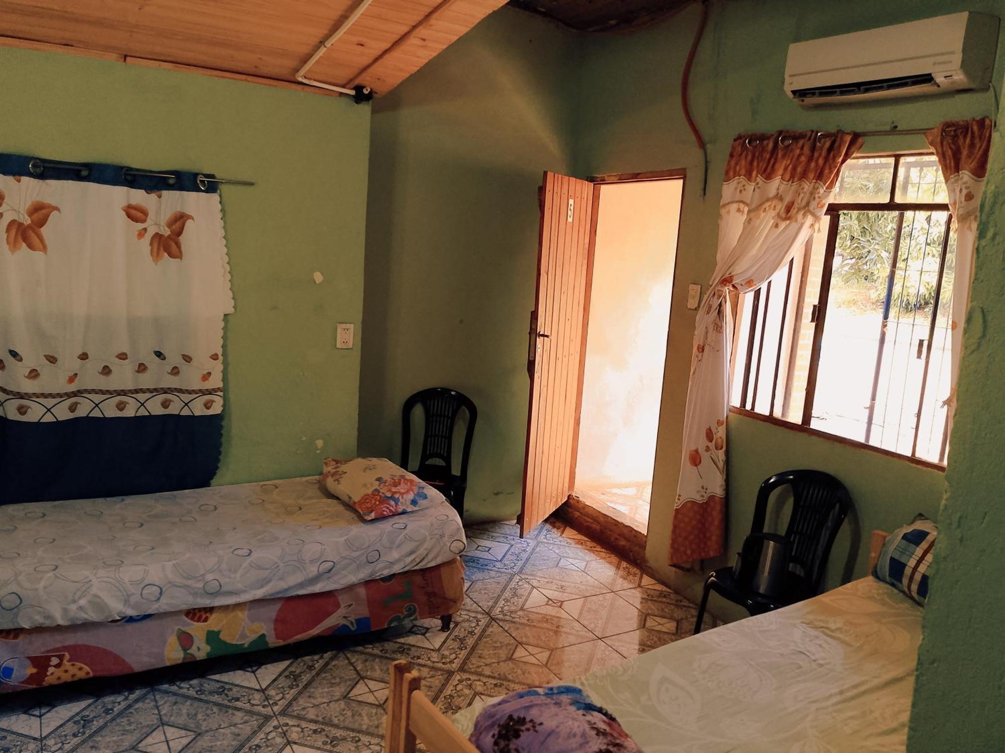 Hostel Loli Πουέρτο Ιγκουασού Δωμάτιο φωτογραφία